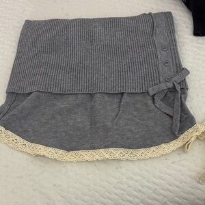 Gray Knit Skirt with Lace Trim